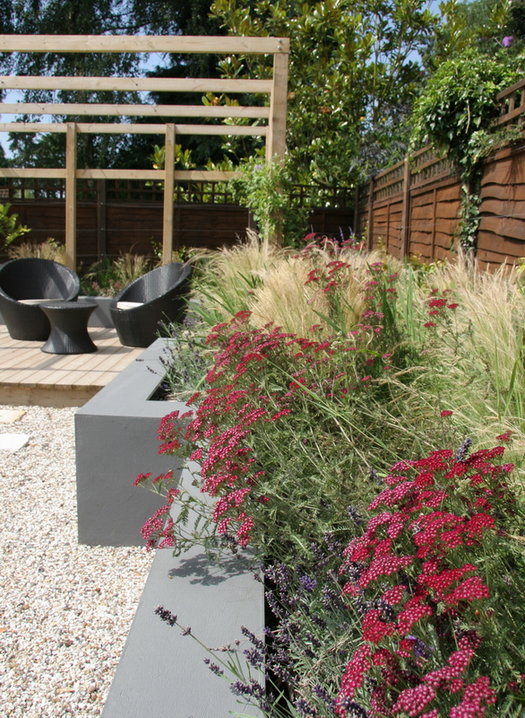 Contemporary Garden with a Raised bed